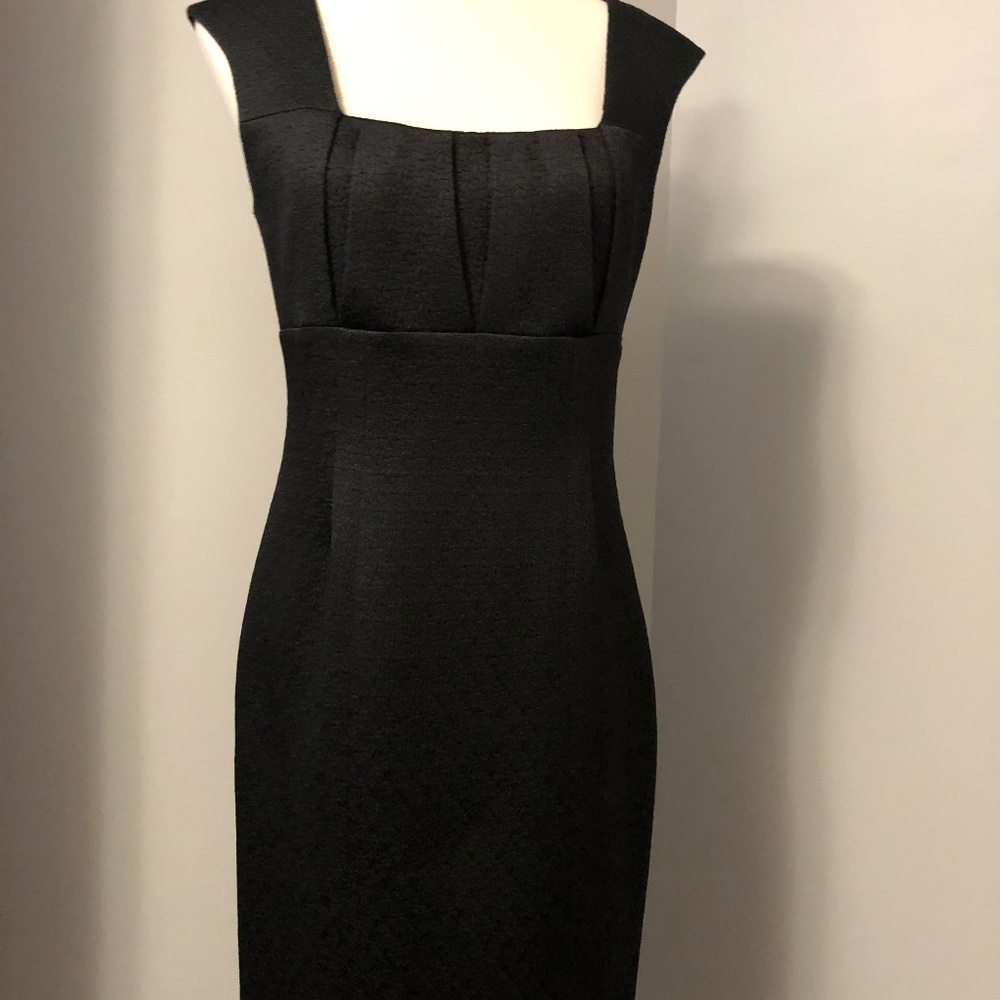 Calvin Klein feminine and elegant little black dress, knee lenght sz 6